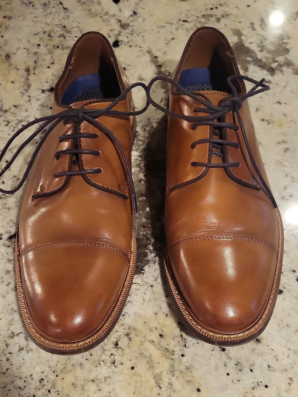 Vince Camuto Men's Tan Cap-Toe Leather Oxfords